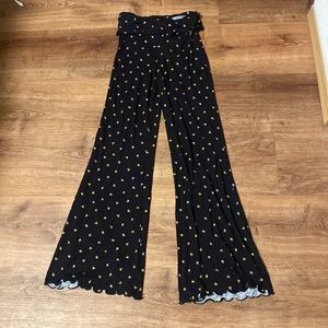 Forever21 flared mushroom print leggings with small bow on back
